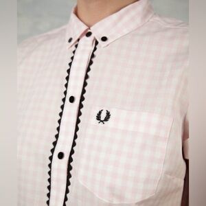 Fred Perry, Amy Winehouse, pink checkered button up size US 10 ￼